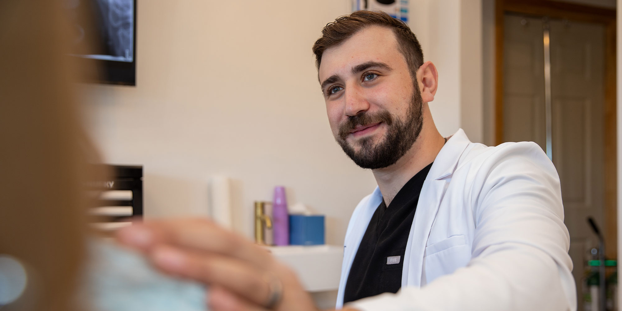 doctor talking to patients about sedations